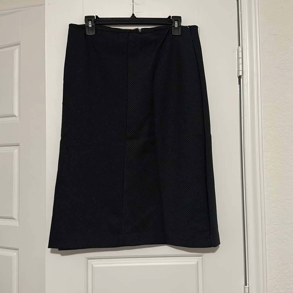 Jones New York Signature Gray and White Pinstriped Skirt - NWT